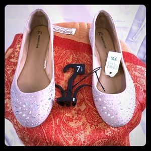 *NEW* Time and Tru memory foam flats